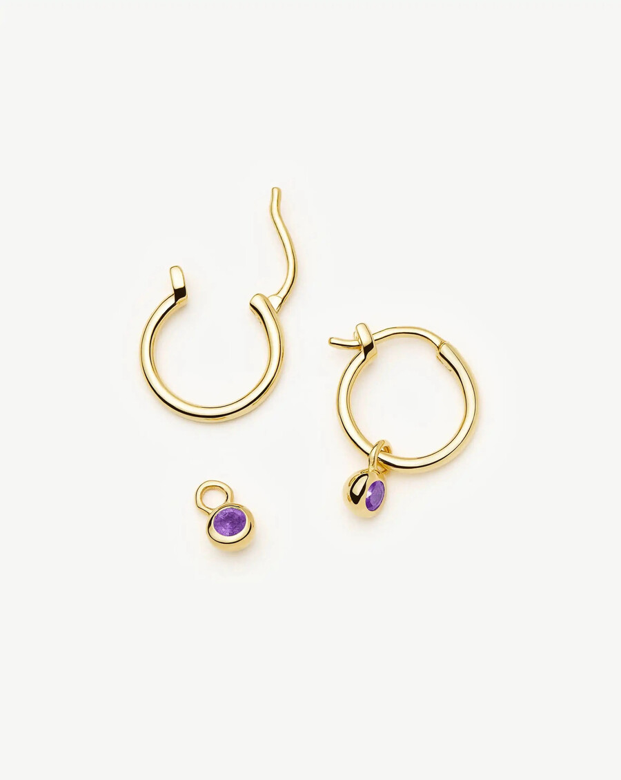 boucles doreilles créoles dorées avec mini pendentif pierre de naissance de février - améthyste