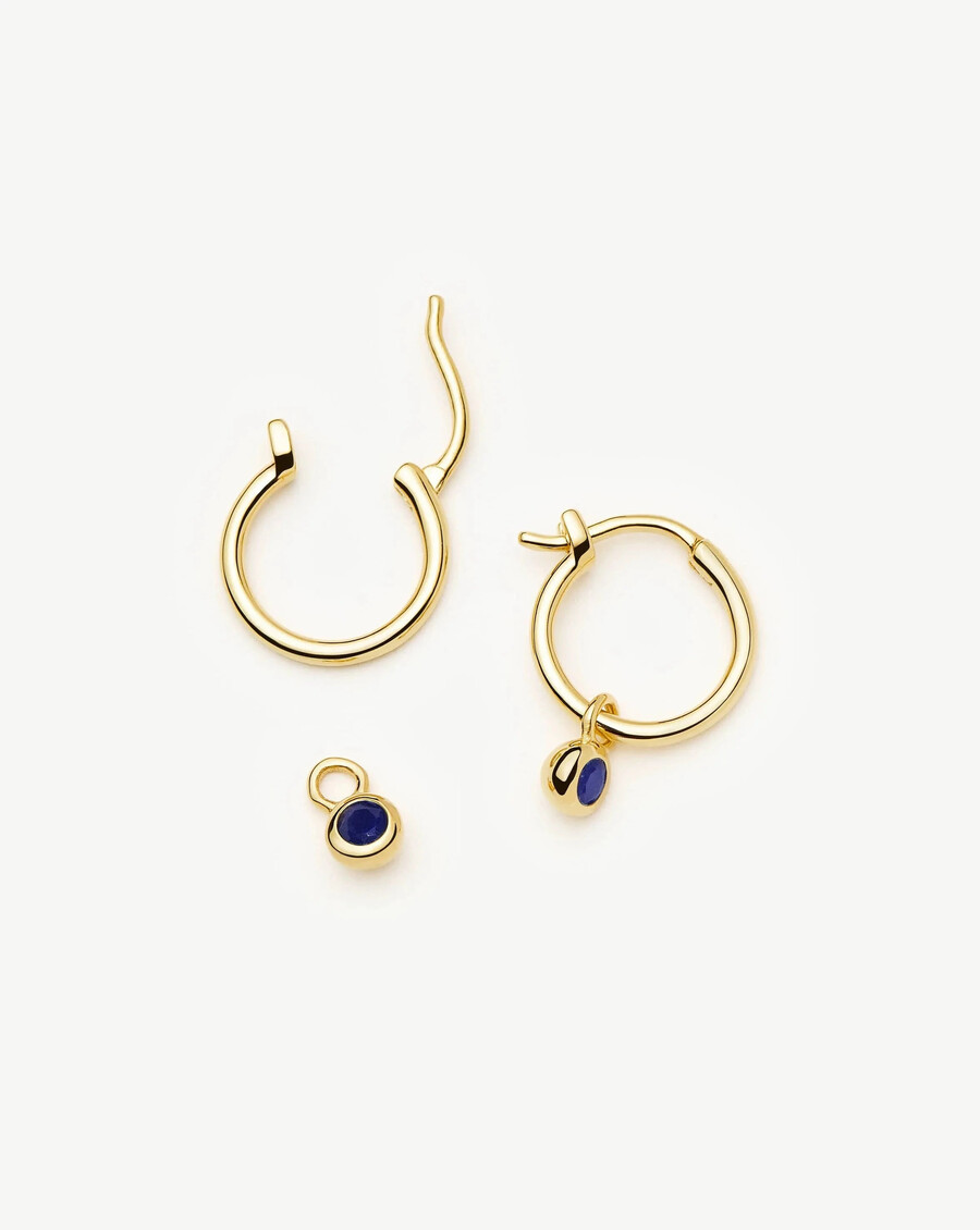 boucles doreilles créoles mini en or avec pendentif pierre de naissance de septembre - lapis