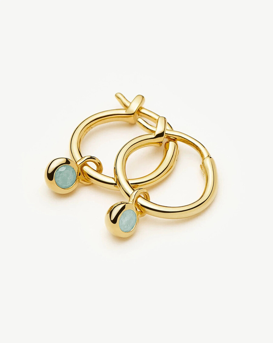 boucles doreilles créoles dorées avec mini pendentif pierre de naissance de mars - aigue-marine