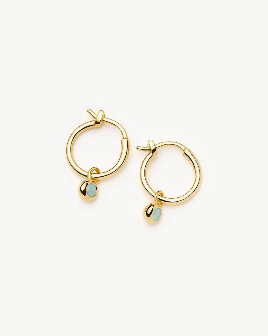 boucles doreilles créoles dorées avec mini pendentif pierre de naissance de mars - aigue-marine