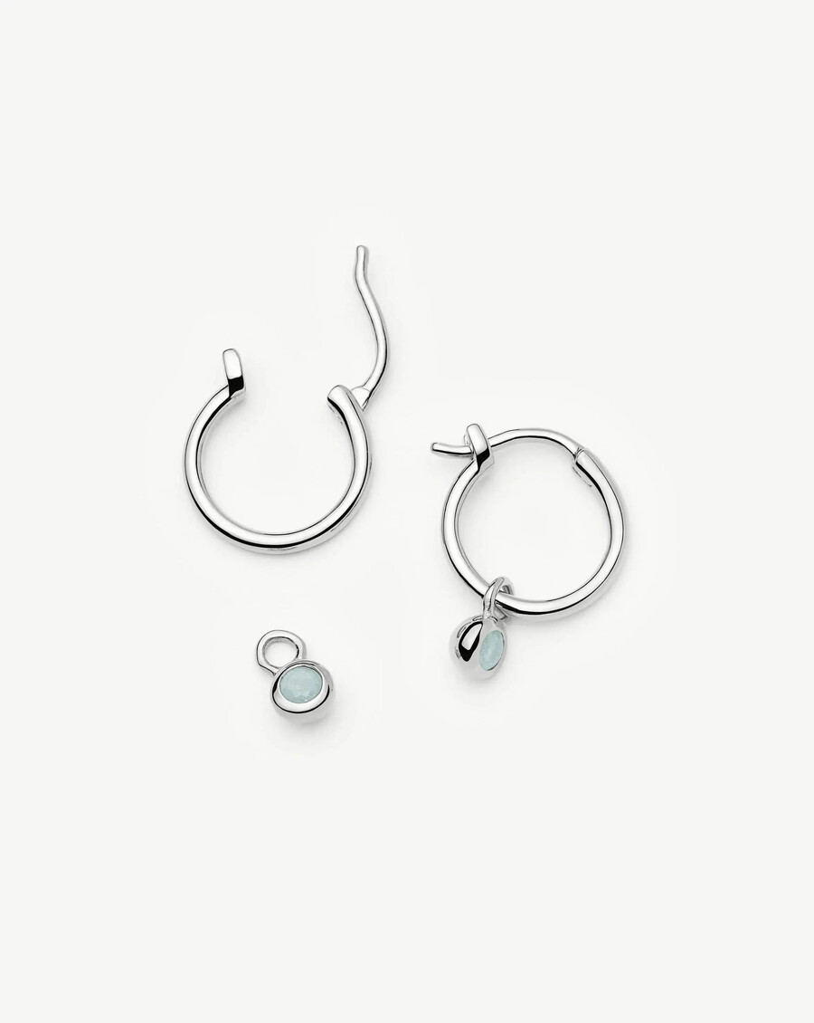 boucles doreilles créoles argentées avec pendentif pierre de naissance de mars