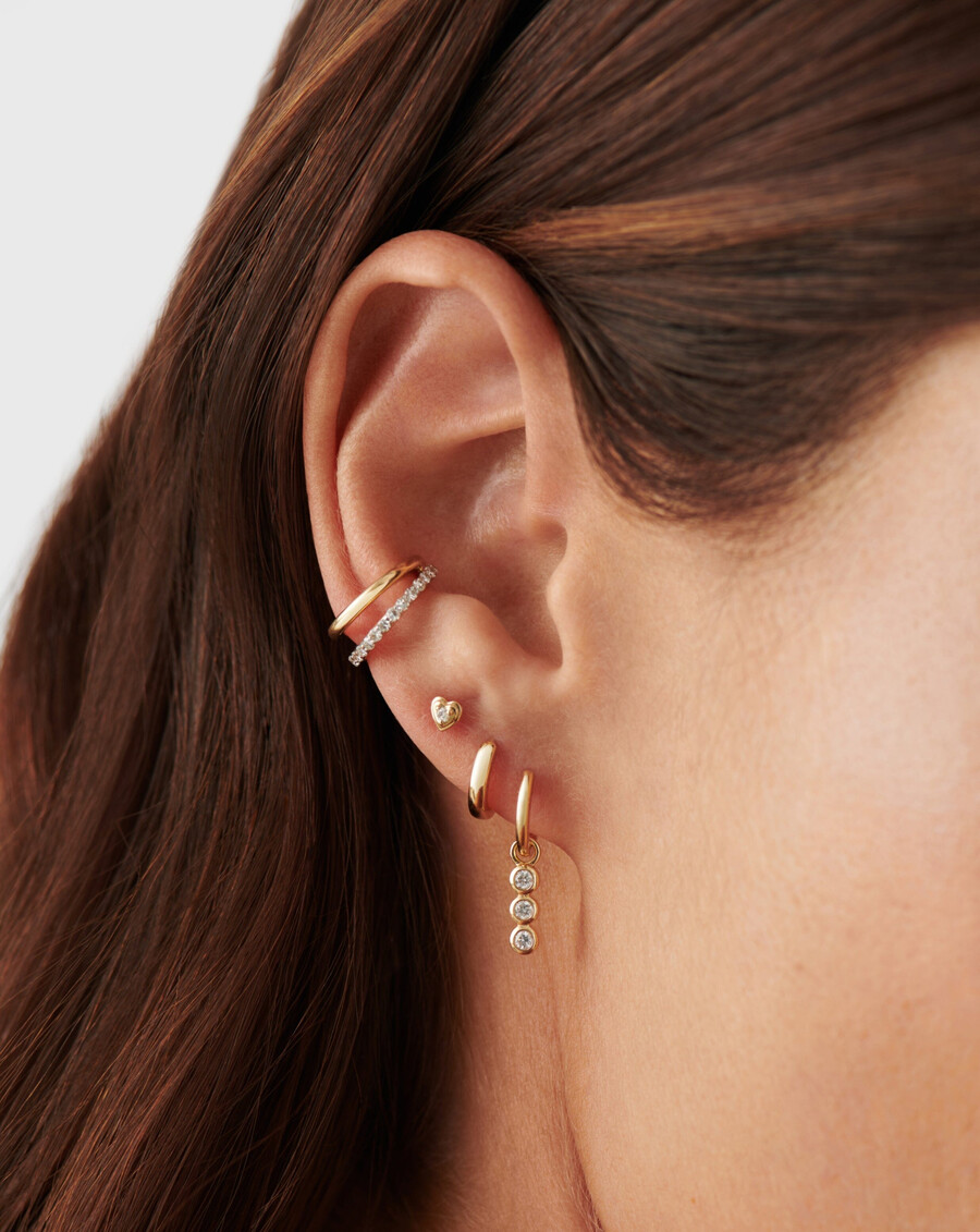 boucles doreilles puces en forme de cœur serties de diamants fins