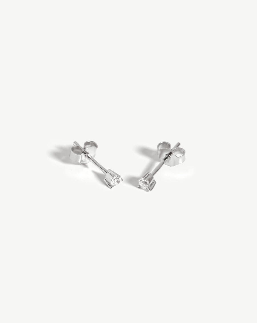 boucles doreilles puces en diamant solitaire fin et délicat