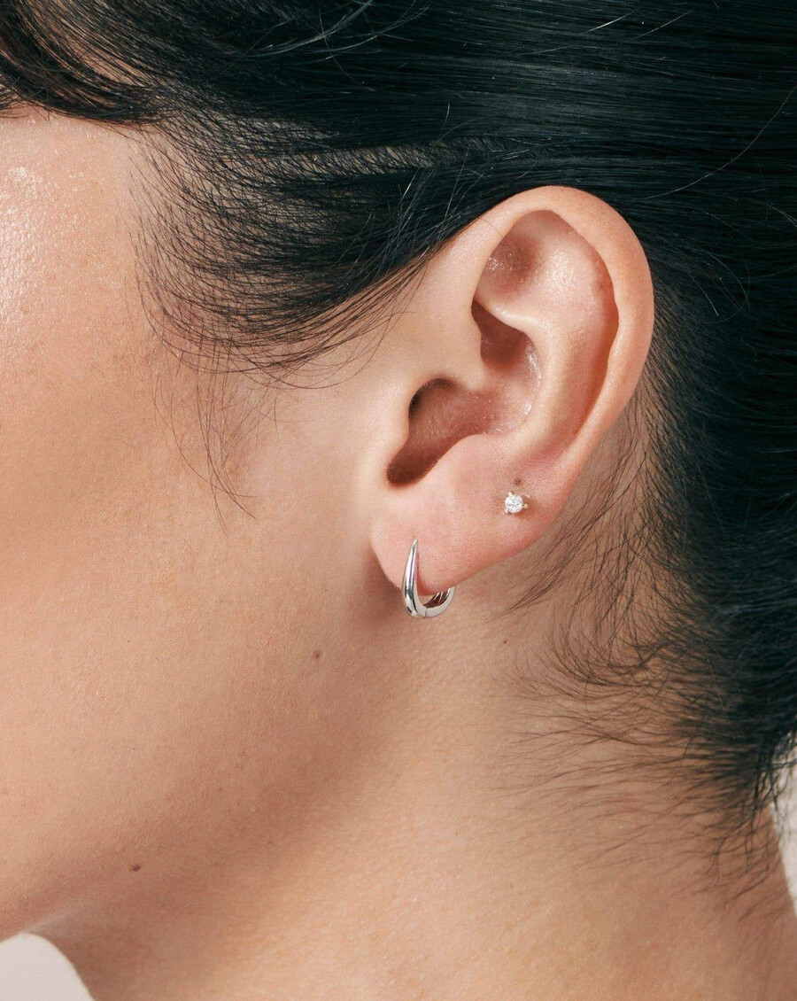 boucles doreilles puces en diamant solitaire fin et délicat
