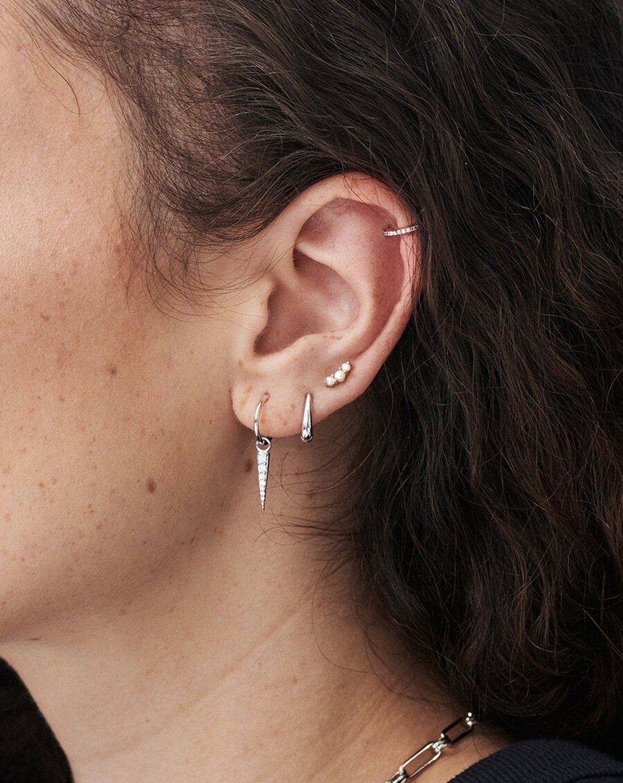 boucles doreilles créoles à petit pavage et pendentif à pointe