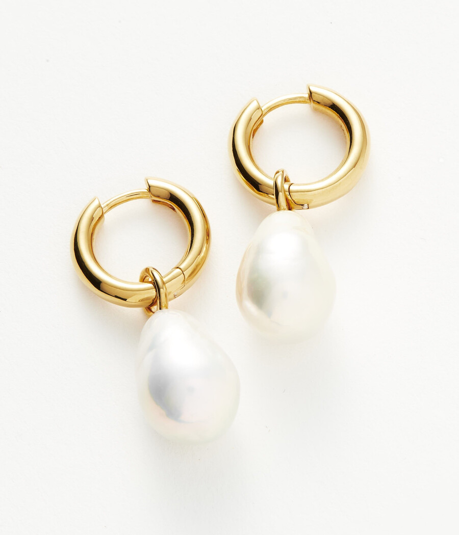 boucles doreilles créoles mini dorées avec tunnel en forme de goutte de perle baroque