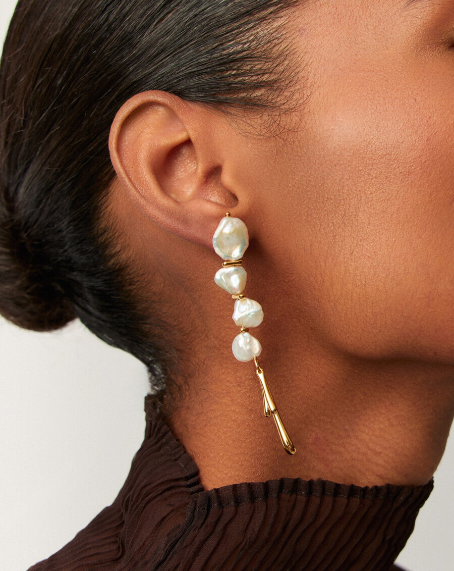 boucles doreilles pendantes sculpturales en perles keshi