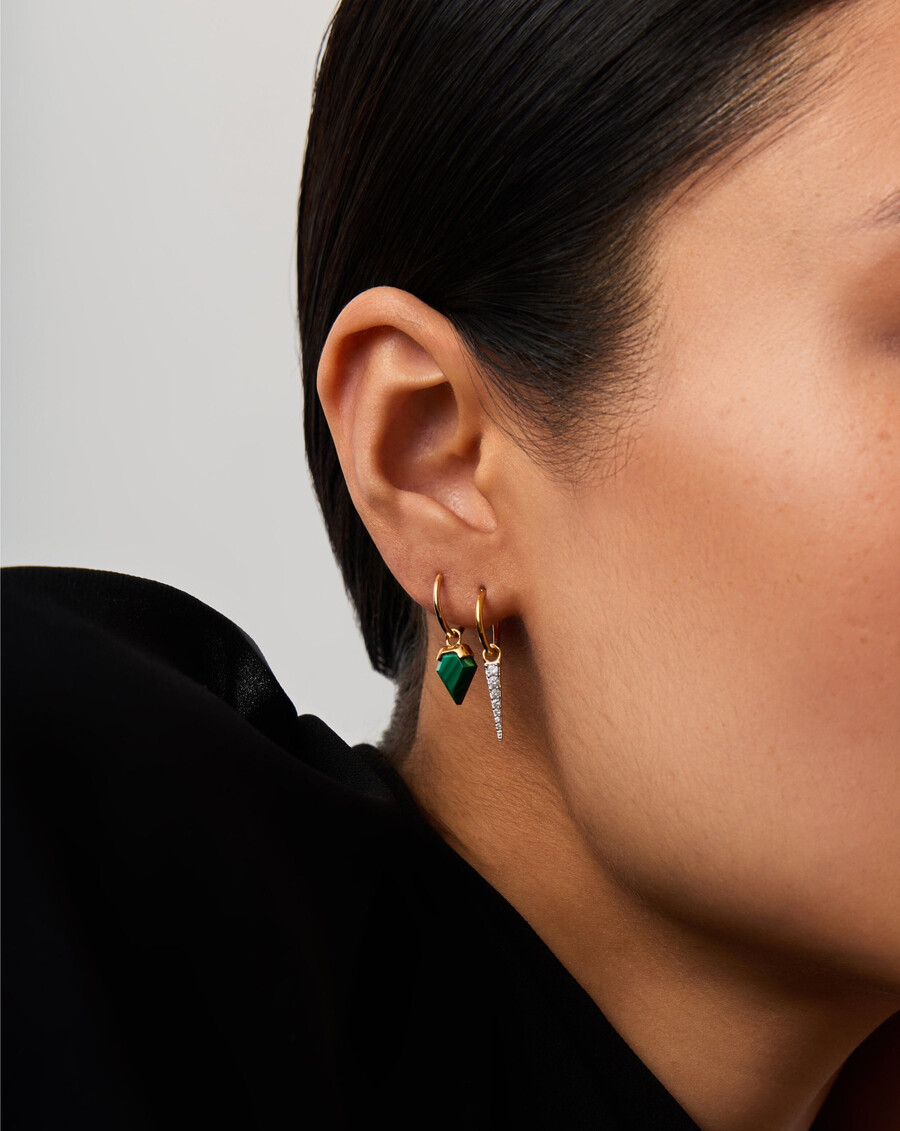 ensemble de boucles doreilles créoles avec pendentif bouclier et pointe