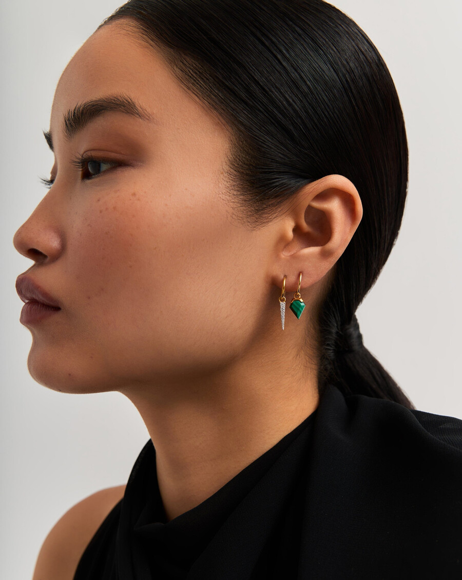 ensemble de boucles doreilles créoles avec pendentif bouclier et pointe