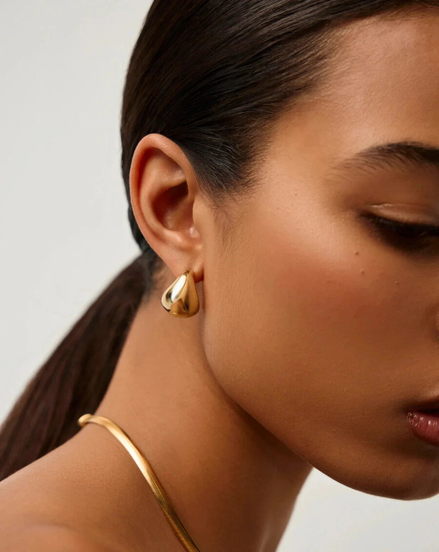 boucles doreilles créoles sculpturales en forme de dôme petites dorées