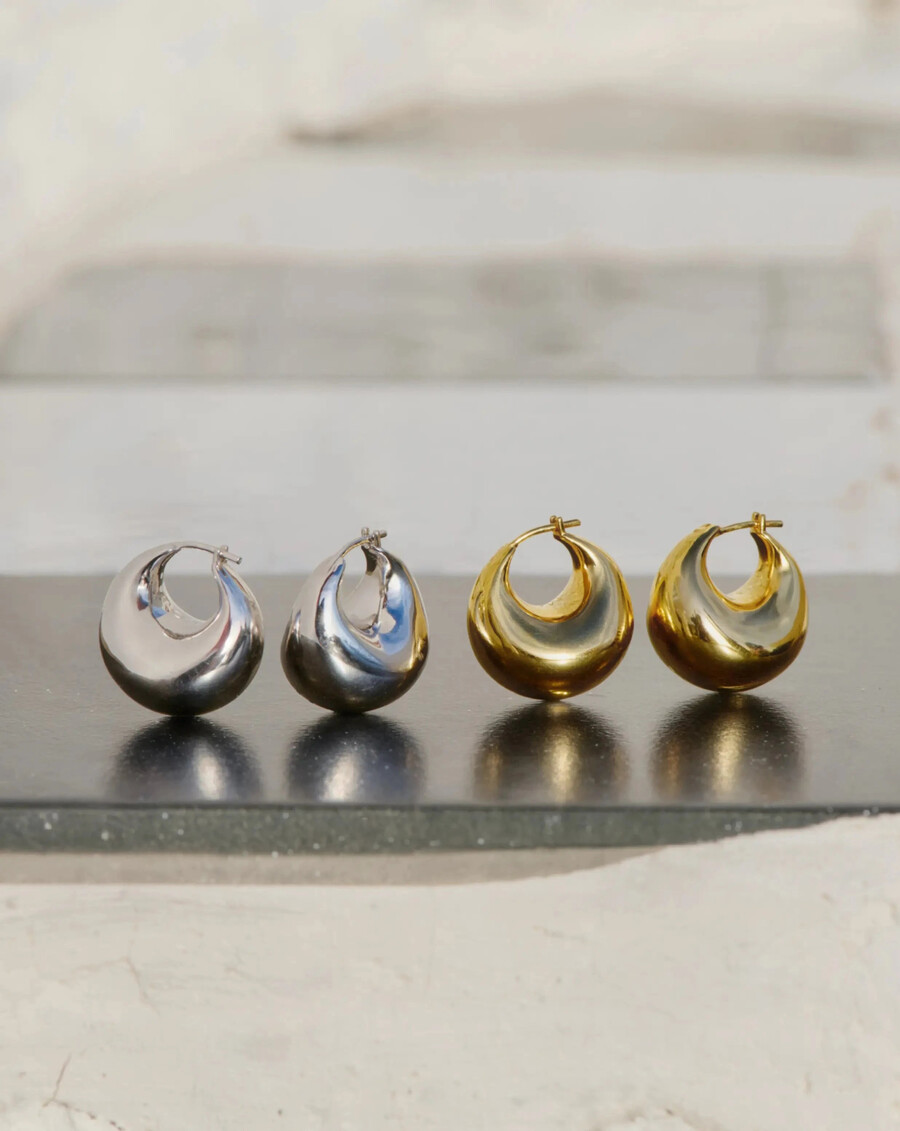 boucles doreilles créoles sculpturales en forme de dôme petites dorées