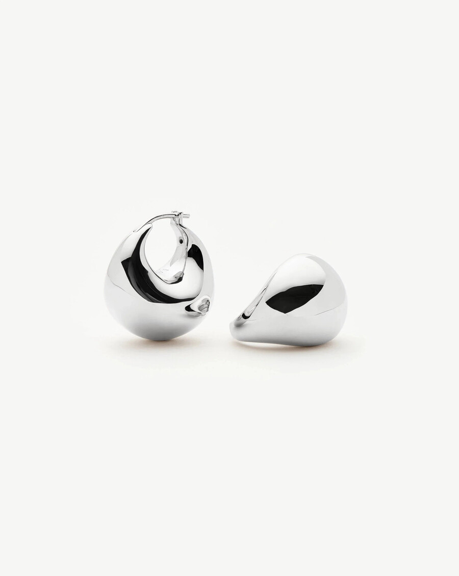 boucles doreilles créoles argentées en forme de dôme sculptural et arrondi - missoma