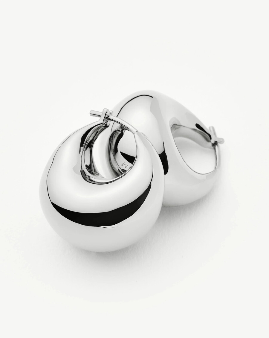 boucles doreilles créoles argentées en forme de dôme sculptural et arrondi - missoma