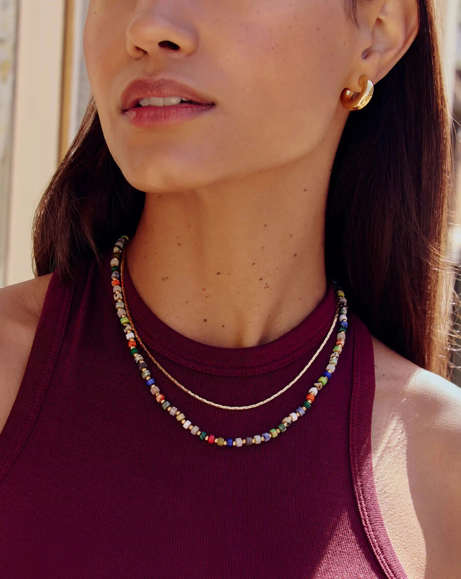 collier court à perles