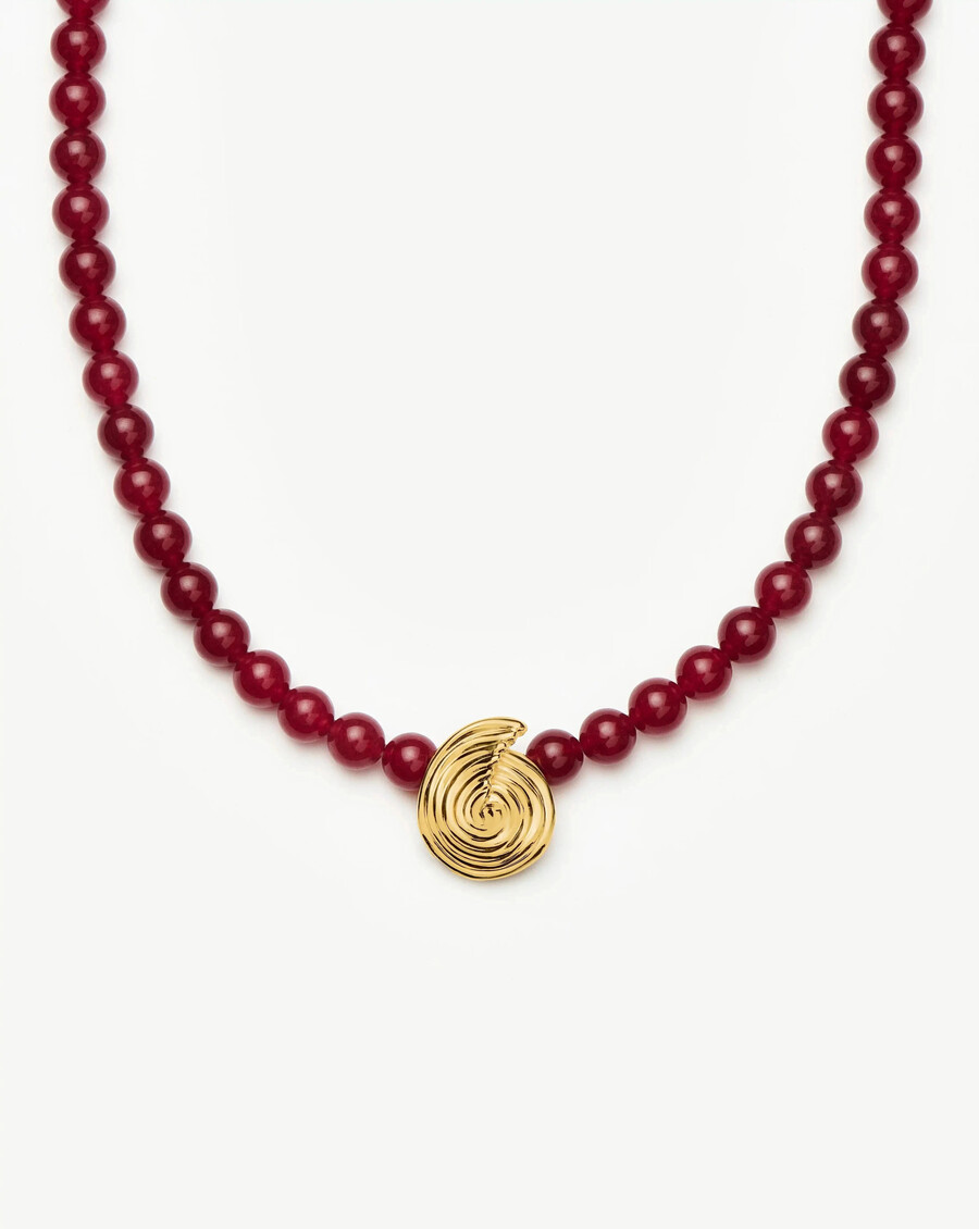 collier pendentif spirale en perles de pierre précieuse - cerise foncée