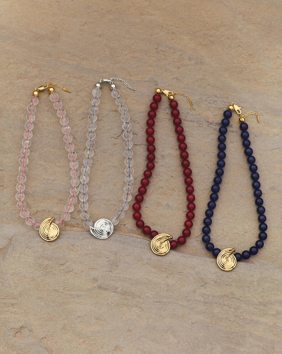collier pendentif en perles de pierre précieuse en spirale