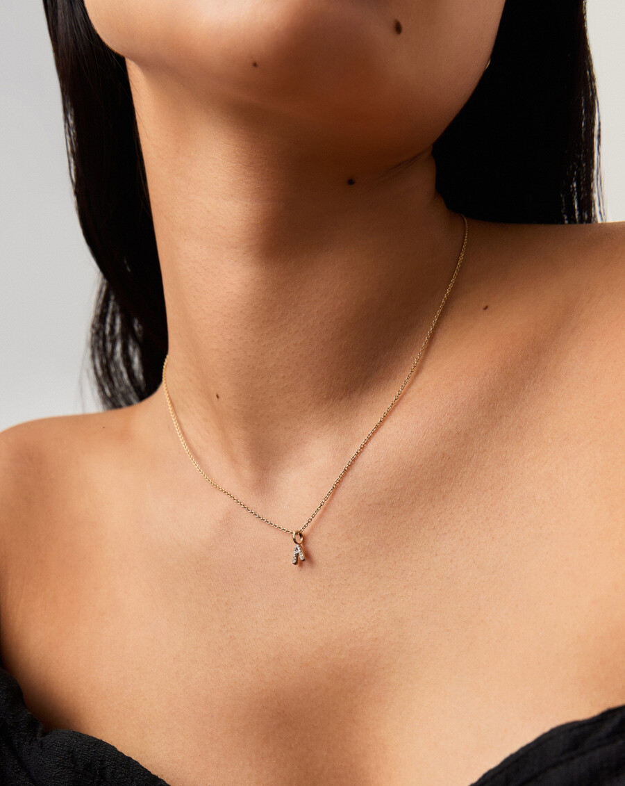collier pendentif mini en or avec diamant fin initial a