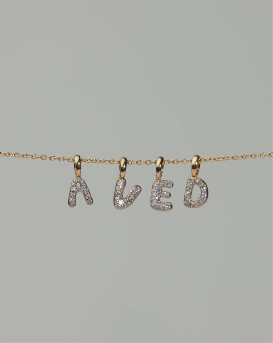 collier pendentif mini en or avec diamant fin initial a