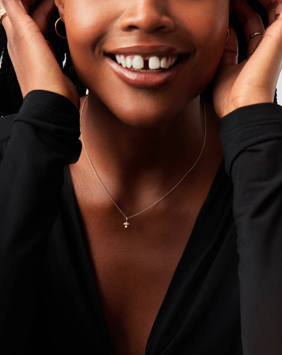 collier pendentif mini champignon en or massif 14 carats serti de diamants