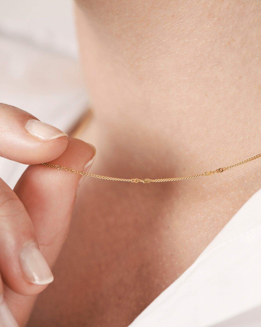 collier ras du cou à maillons gourmette fins torsadés
