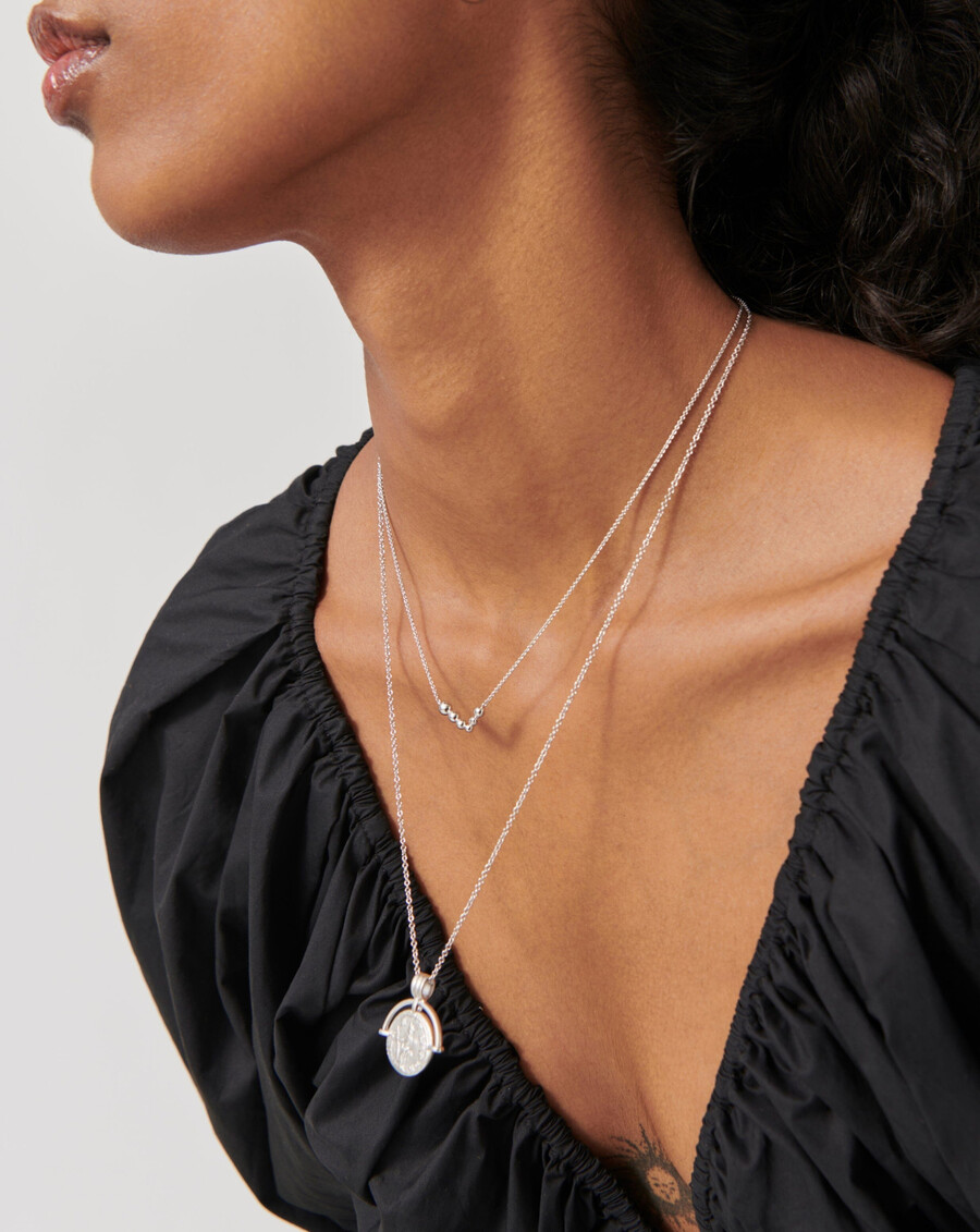 collier flottant à perles