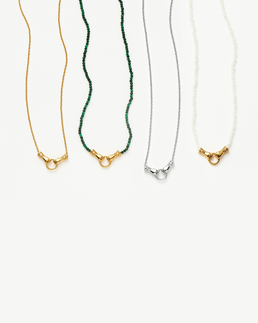 collier harris reed in good hands mini en perles et pierres précieuses dorées