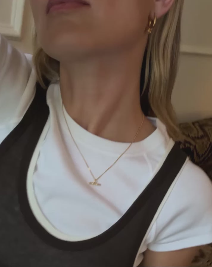 collier pendentif en pierre lucy williams avec barre en t