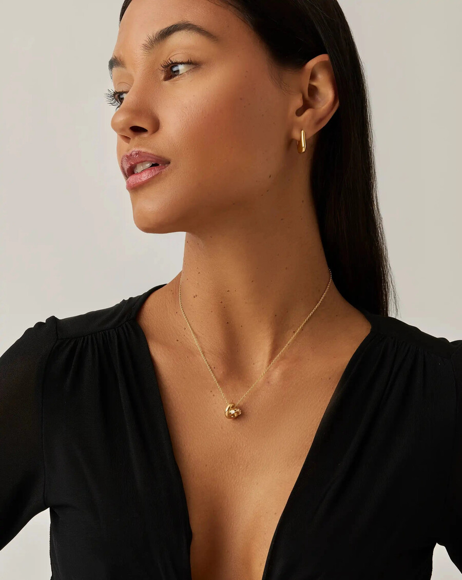 collier pendentif lucy williams pavé knot - or