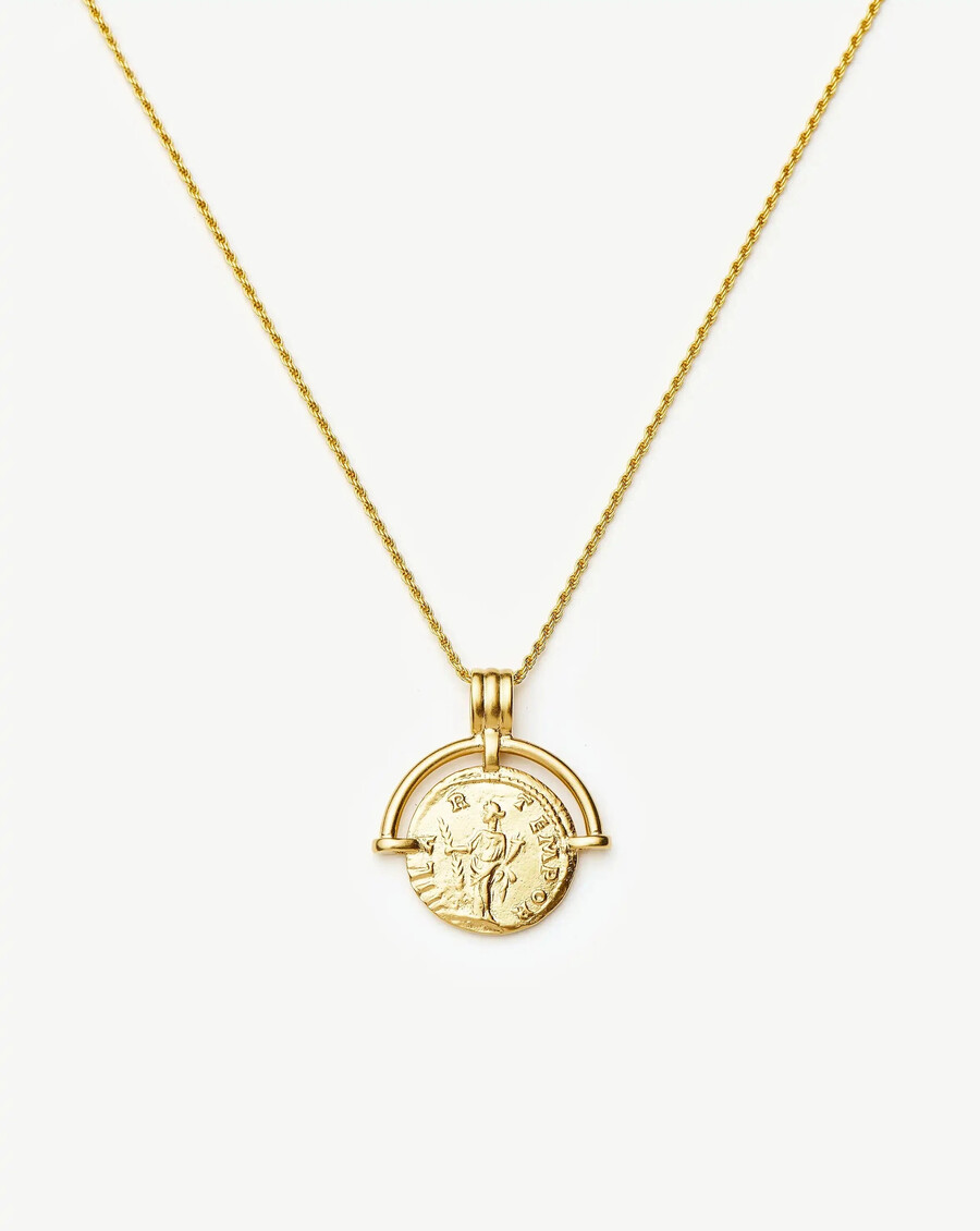 collier long en or lucy williams avec pièce en arc romain gravable