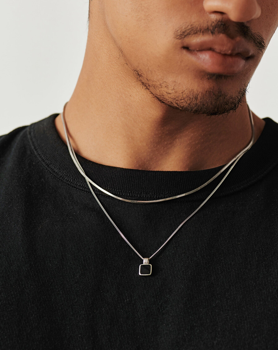 collier pendentif lucy williams carré en onyx noir et argent pour homme