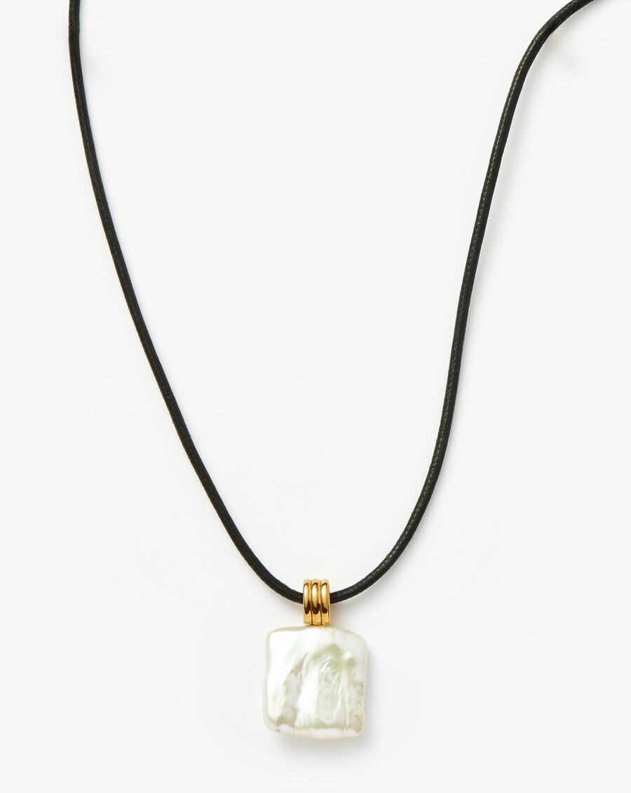 collier cordon avec pendentif perle carrée - or