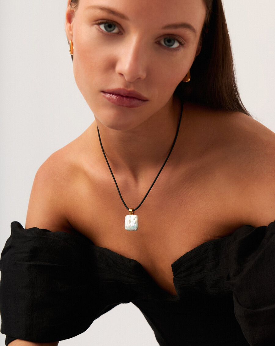 collier cordon avec pendentif perle carrée - or