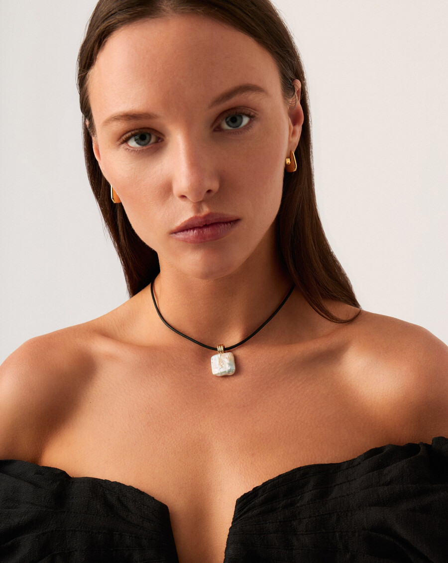 collier cordon avec pendentif perle carrée - or