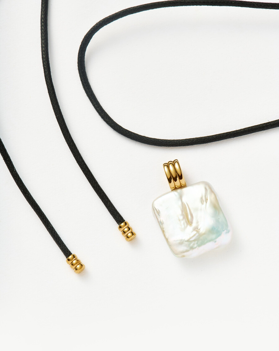 collier cordon avec pendentif perle carrée - or