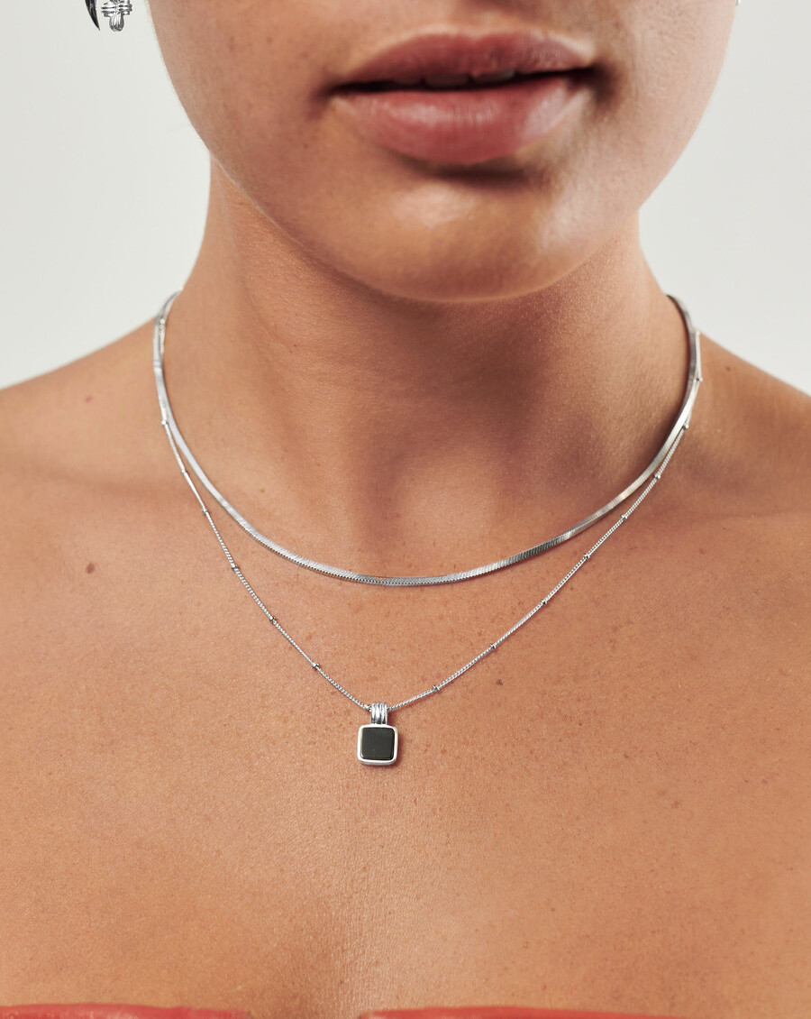 ensemble de collier iconique en onyx noir de lucy williams