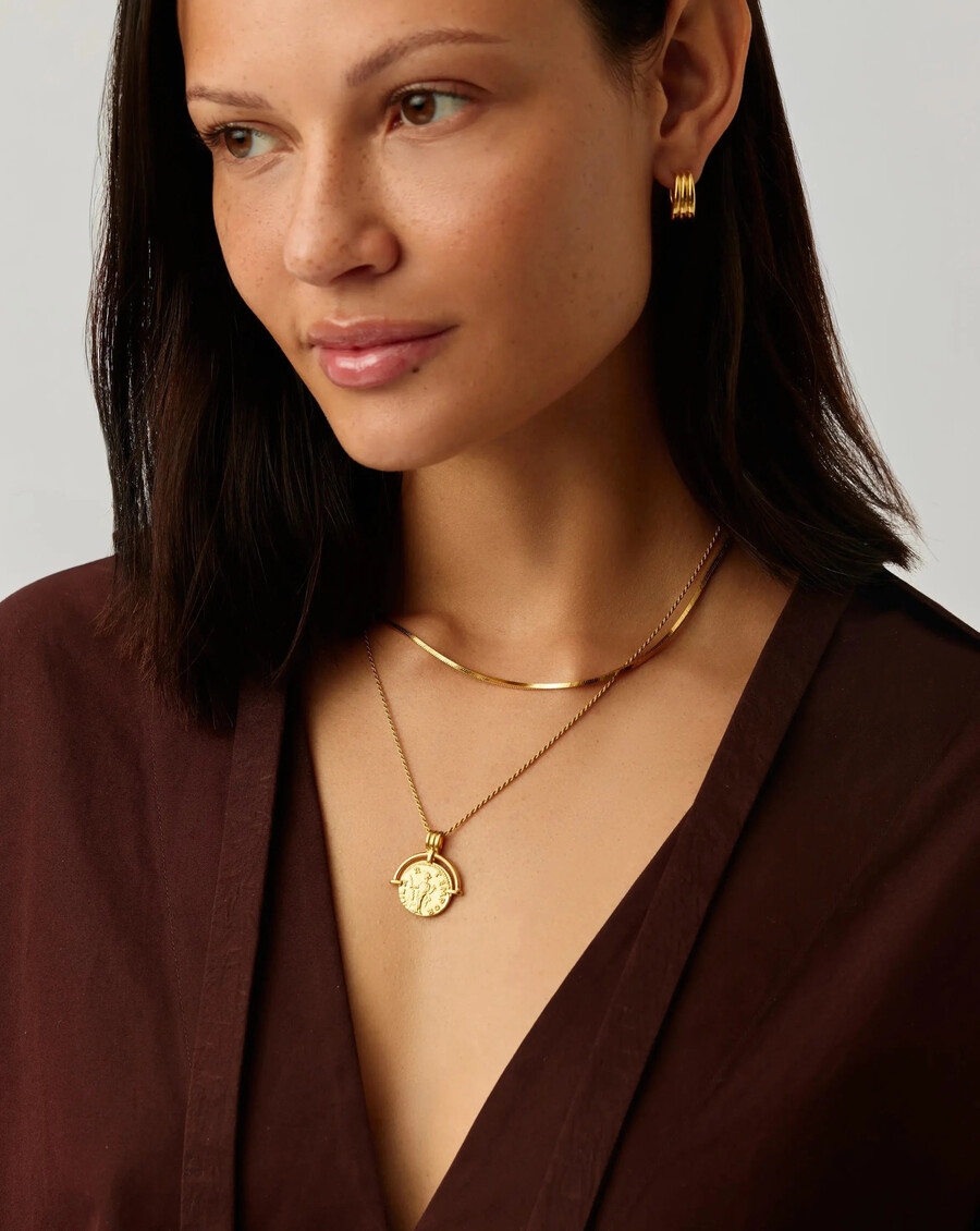 ensemble collier lucy williams en or avec arc romain et serpent