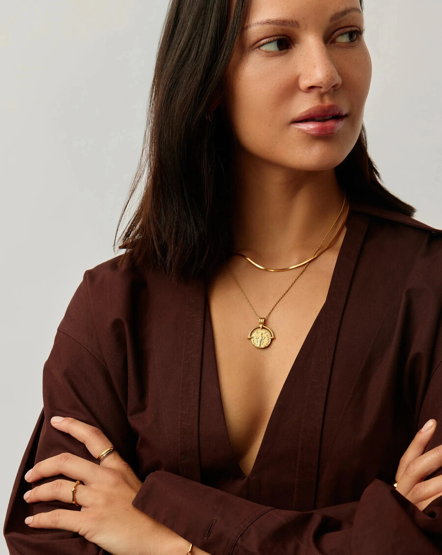 ensemble collier lucy williams en or avec arc romain et serpent