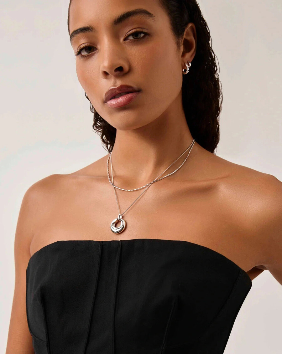 collier pendentif sculptural ridge en argent fondu