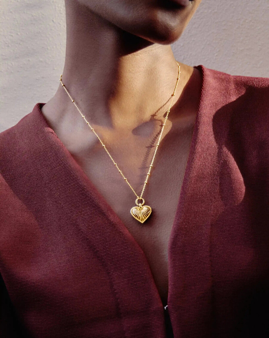collier pendentif cœur à crête