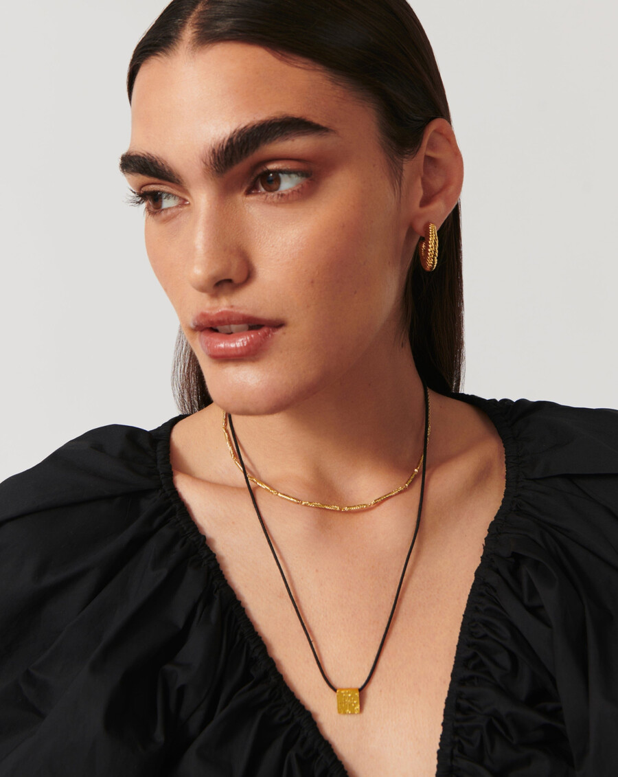 collier ras du cou à crête ondulée