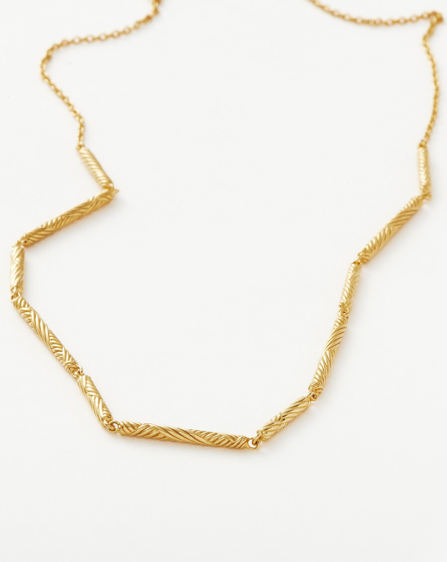 collier ras du cou à crête ondulée
