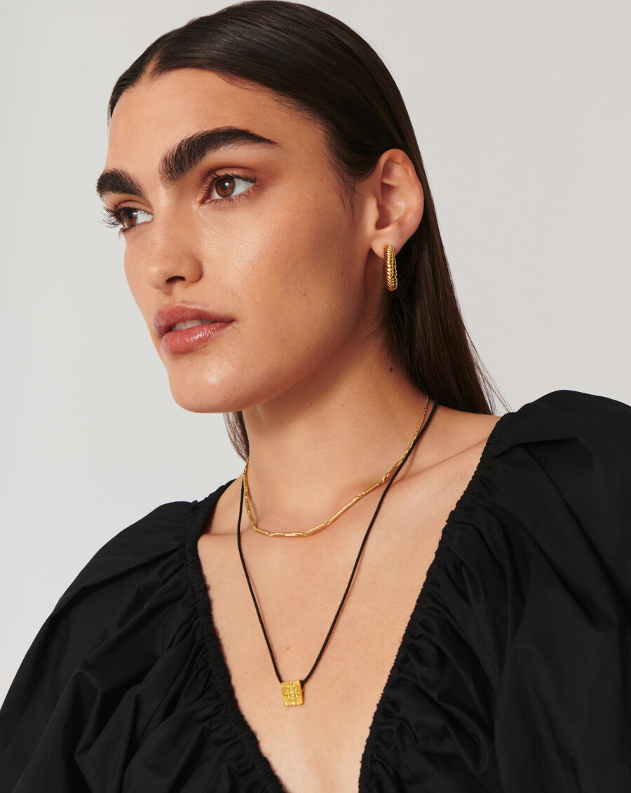 collier ras du cou à crête ondulée