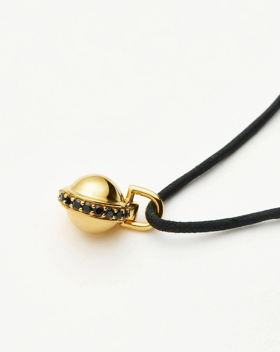collier avec pendentif en pierre précieuse sphérique