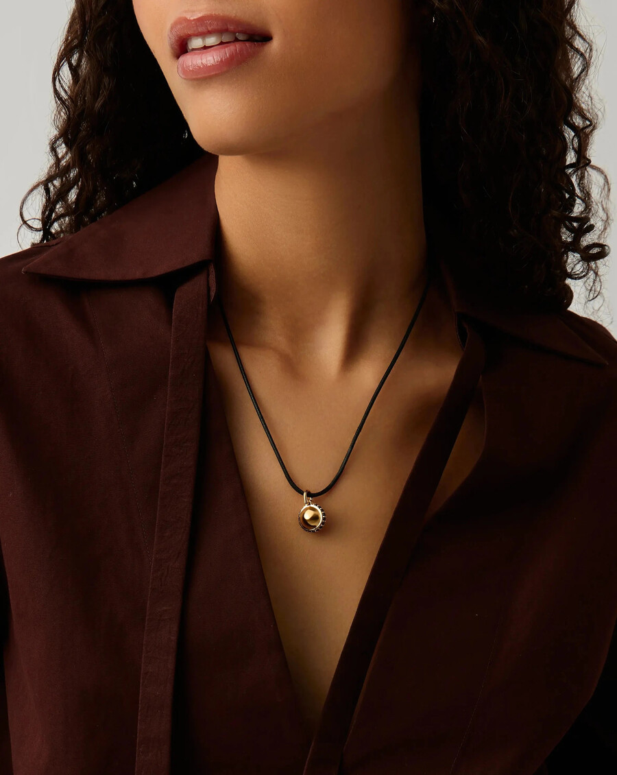 collier avec pendentif en pierre précieuse sphérique