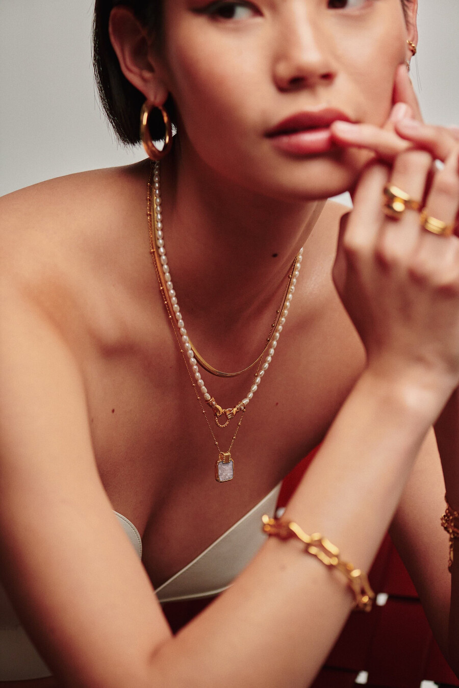 collier lena charm - plaqué or 18 carats pierre de lune arc-en-ciel