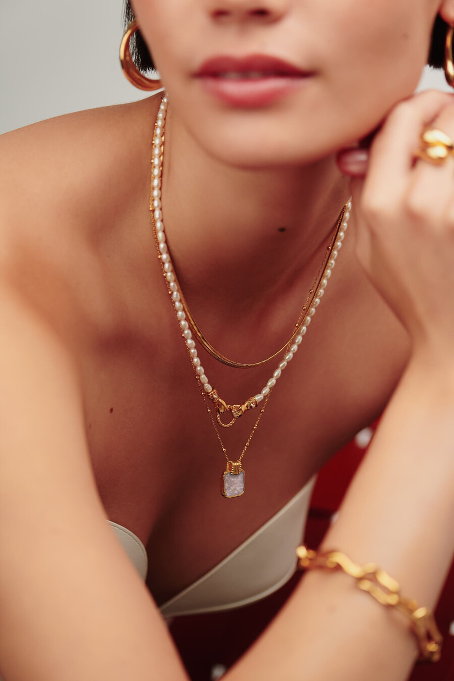 collier lena charm - plaqué or 18 carats pierre de lune arc-en-ciel