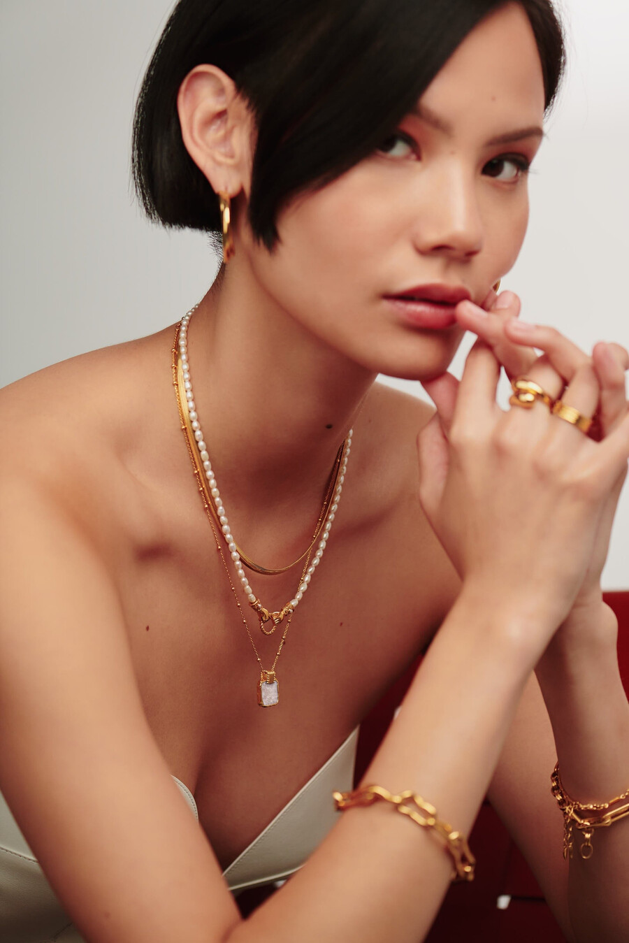 collier lena charm - plaqué or 18 carats pierre de lune arc-en-ciel