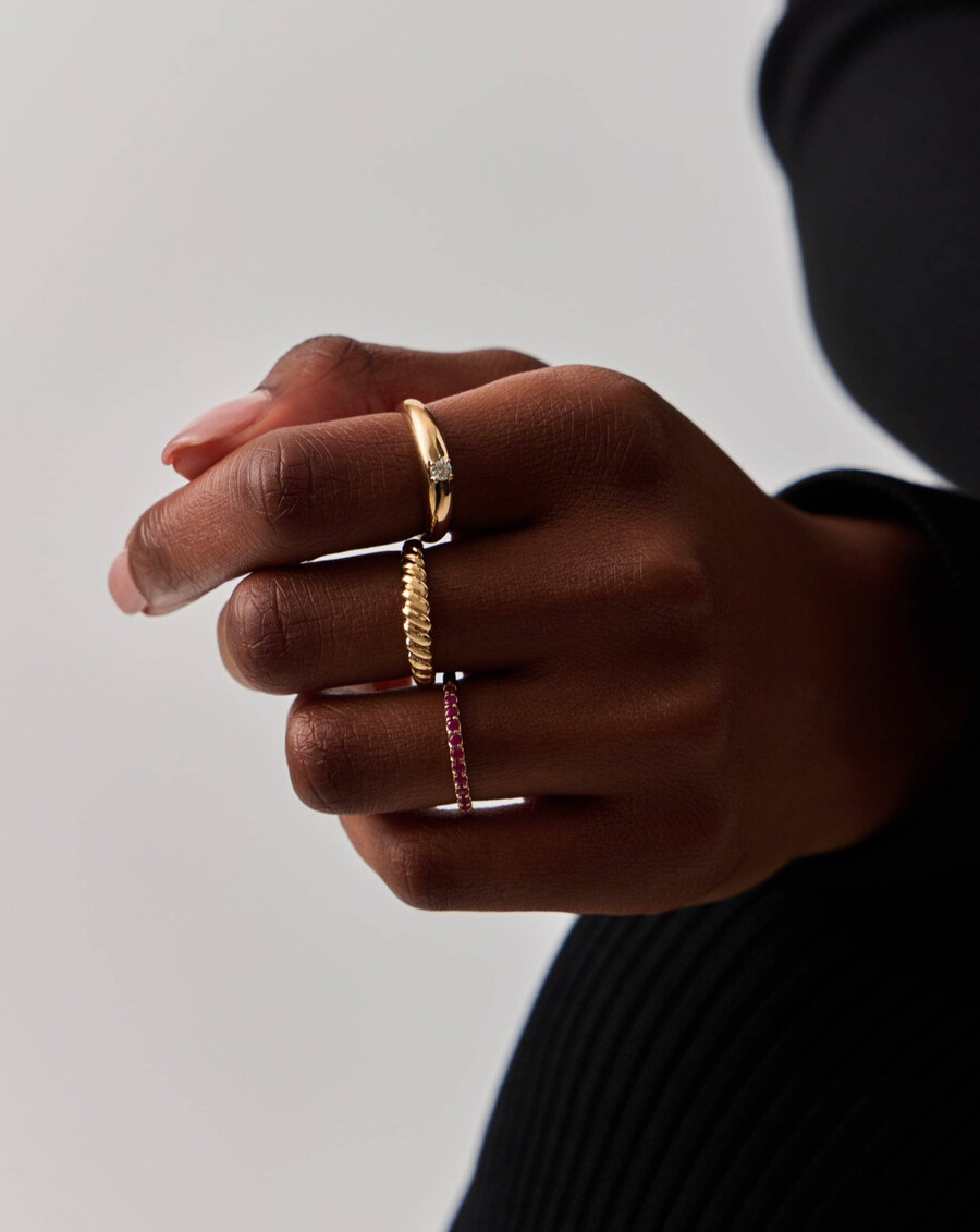 bague classique en or massif 14 carats avec un diamant unique en forme de dôme