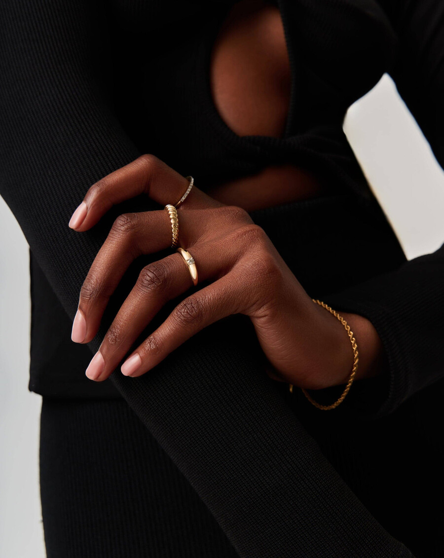 bague classique en or massif 14 carats avec un diamant unique en forme de dôme