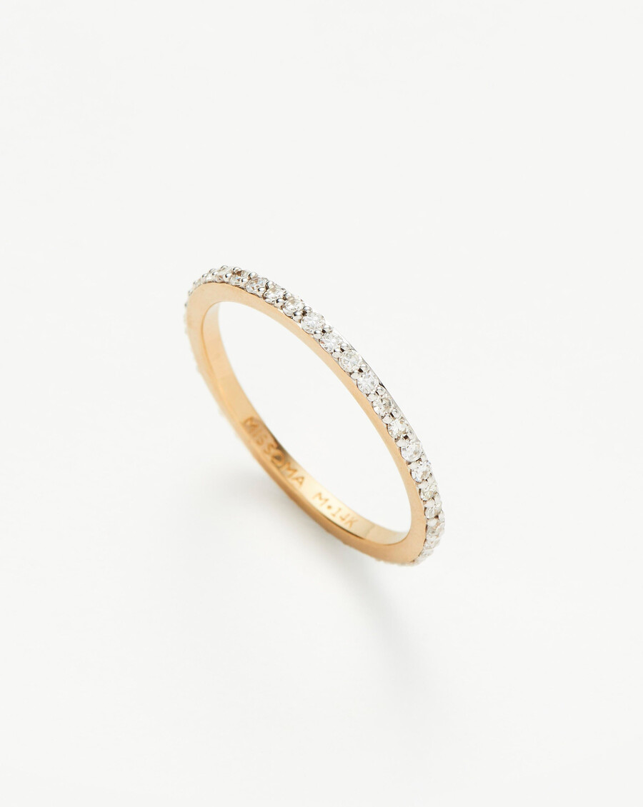 bague demi-alliance fine et élégante
